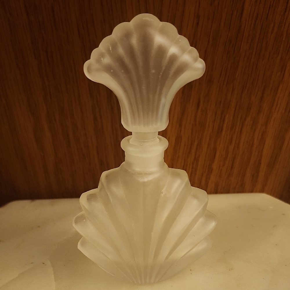 Frosted Glass Shell Perfume Bottle